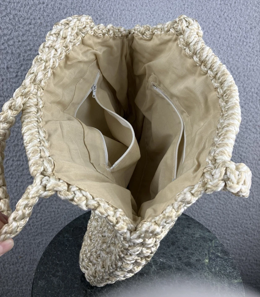 Cartera de mano grande hecha a mano de colección años 70’s Macrame’ con forro cosido a mano y cremalleras Foto 3 de 4