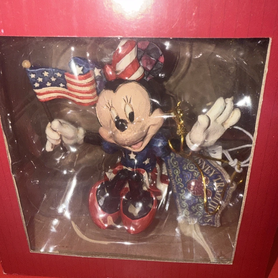 Nuevas figuras patrióticas de Mickey y Minnie Mouse de Jim Shore de Disney Traditions EE. UU. Foto 3 de 4
