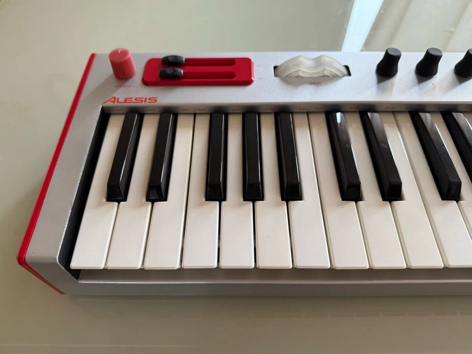 Alesis Micron Anolog Modeling Keyboard Synthesizer Gebraucht - Bild 3 von 4