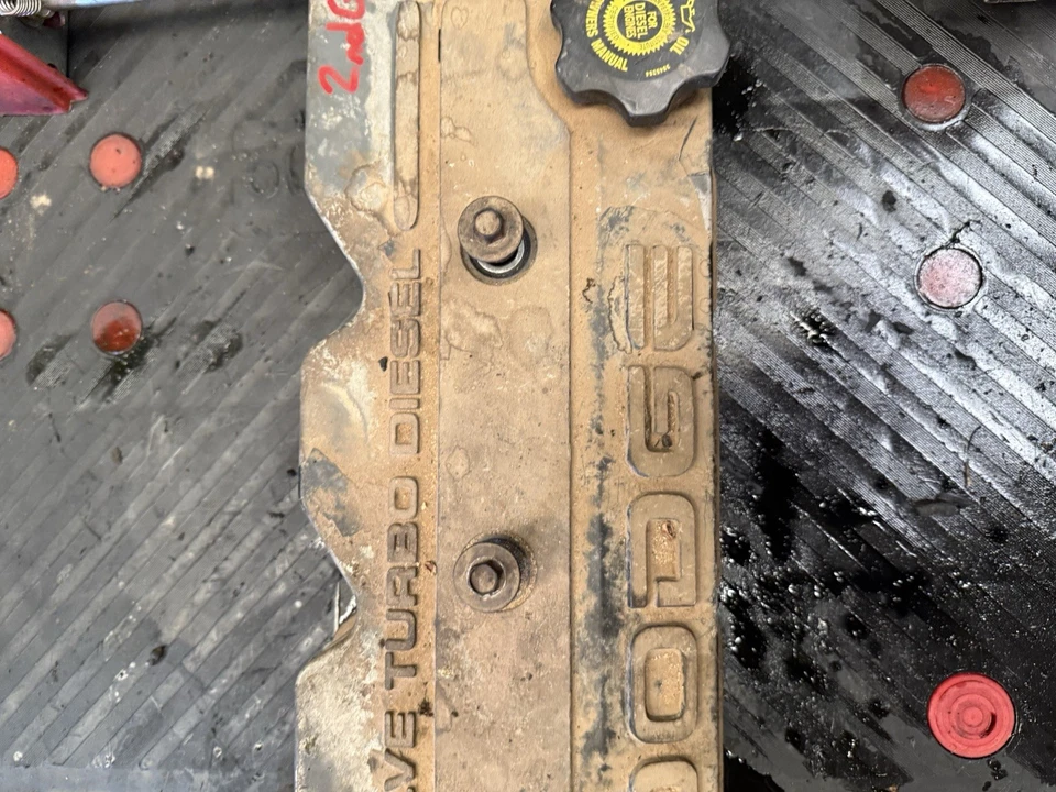 Dodge Ram 2500 3500 1998-2002 5,9 L 24 válvulas Cummins cubierta de válvula OEM Foto 4 de 4