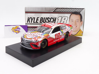 Lionel Racing C182023SQKB # Toyota NASCAR 2020 '' Kyle Busch Skittles Dips '' 1:24