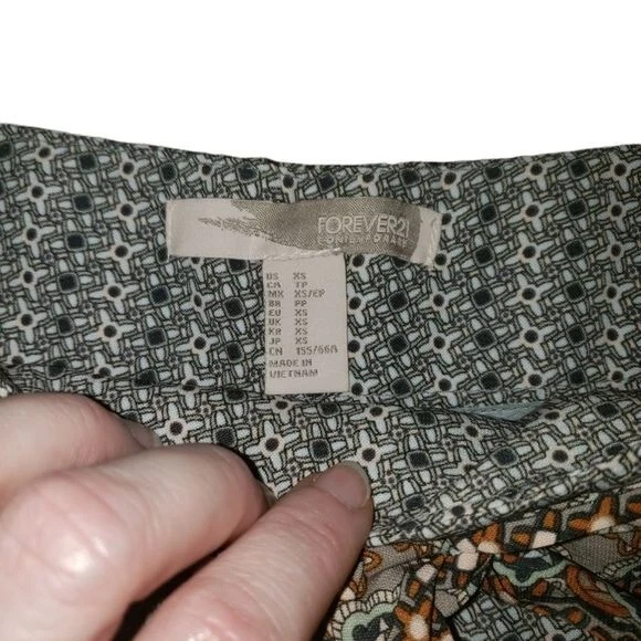 Shorts geométrico tribal Forever 21 Highrise tamanho XS - Imagem 2 de 4
