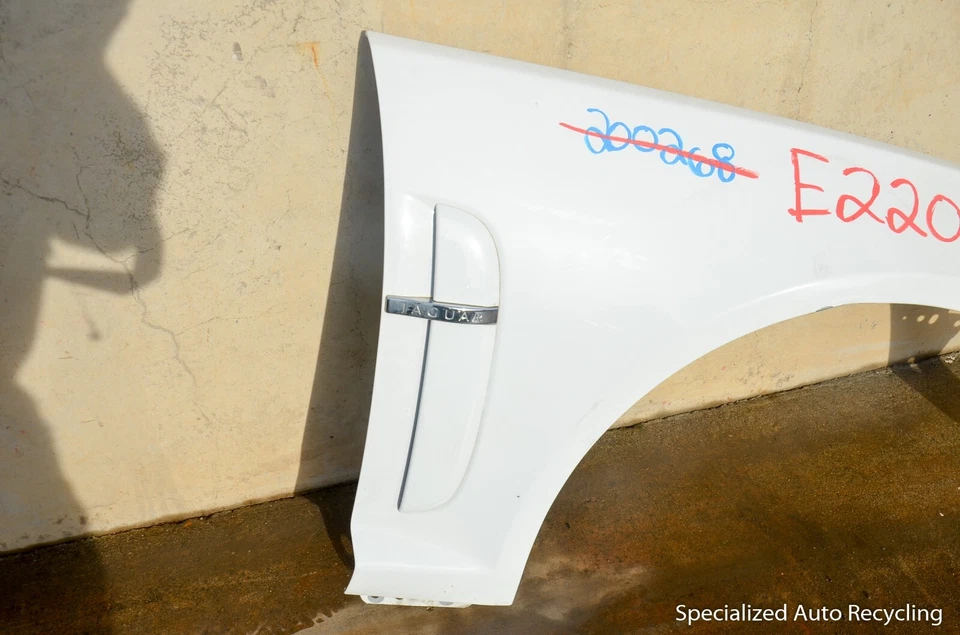 2011 JAGUAR XF RIGHT PASSENGER FENDER PANEL COVER MOLDING WHITE OEM Foto 2 de 4