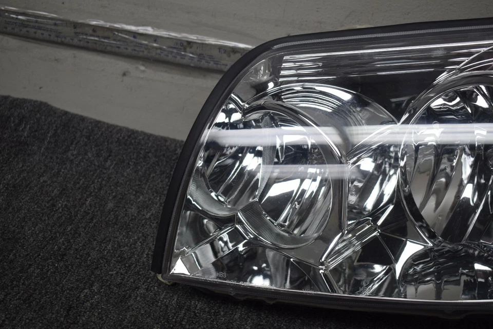 Faro lado izquierdo toyota 4runner 2003-2005 recambio Foto 2 de 4