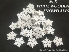50 X WHITE WOODEN  SNOWFLAKES CRAFTS CARD MAKING EMBELLISHMENTS  TABLE CONFETTI
