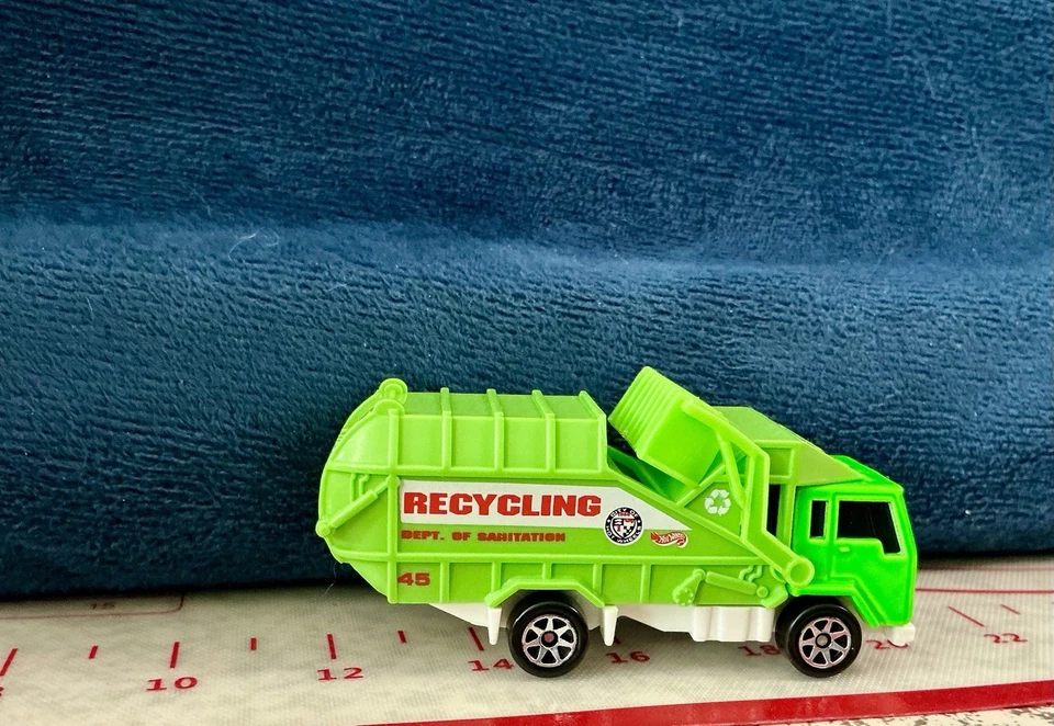 Lote de 9 camiones y construcción Hot Wheels Foto 3 de 4