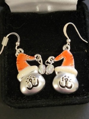 Adorable Silver Tone Kitty Cat Feline Santa Hat Dangle Drop Pierced Earrings