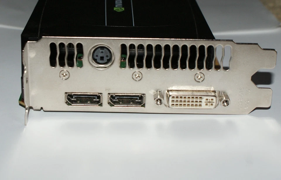 NVIDIA Quadro 5000 2.5GB GDDR5 DVI/DisplayPort x2 PCIE Graphics Card - Image 3 of 4