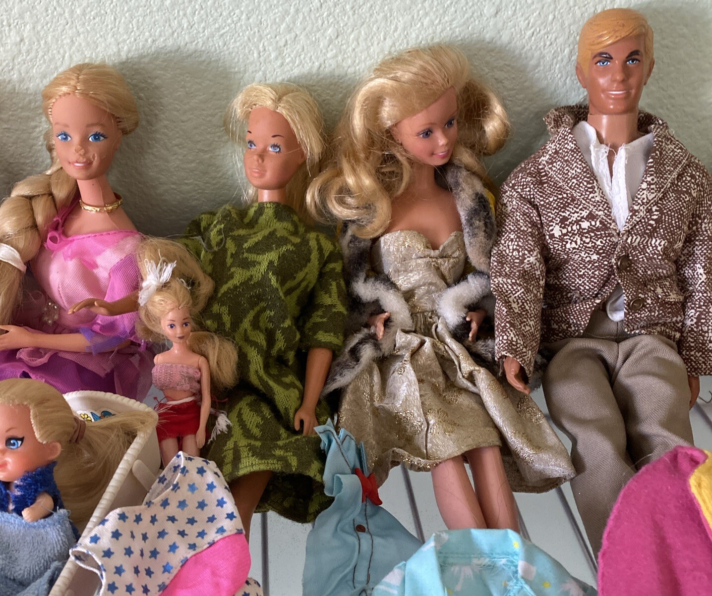 PONY Vintage Mattel Barbie 12+ bambola enorme lotto con vestiti accessori mini e bambini L14