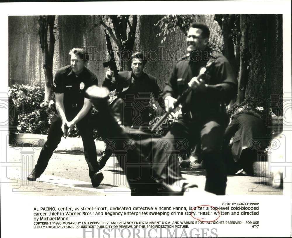 1995 Press Photo Al Pacino stars in a scene from sweeping crime