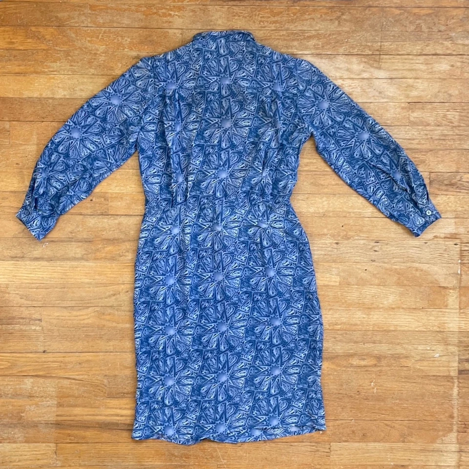 Vestido camisero vintage geométrico de seda talla pequeña años 60 hecho a mano con bolsillos Foto 4 de 4