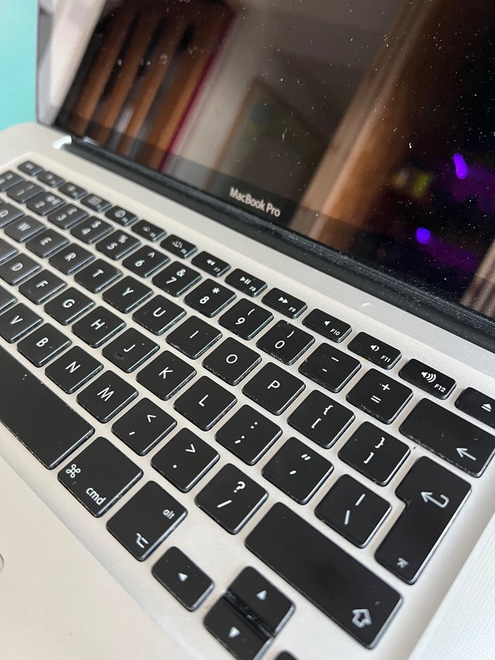 Apple MacBook Pro 15" Laptop - Mid 2010 - Intel Core i5 8GB Ram - New 500GB SSD - Image 2 of 4