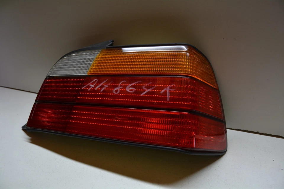 Luz trasera derecha pasajero bmw serie 323 1992-1999 OEM, 166-58598 Foto 2 de 4