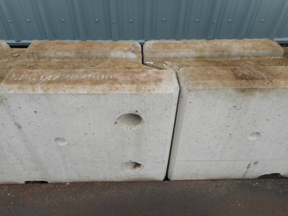 Used Tvcb Temporary Vertical Concrete Barrier Block Flood