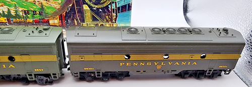 Athearn F7A Super Diesel Powered Pennsylvania PRR # 9643 & # 9832 Dummy. Grün - Bild 3 von 8