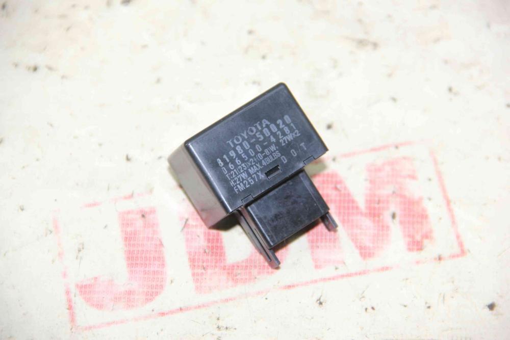 Toyota Land Cruiser VZJ95 5VZFE 96-02 Flasher Turn Signal Toyota Land Cruiser VZJ95 5VZFE 96-02 Flasher Turn Signal