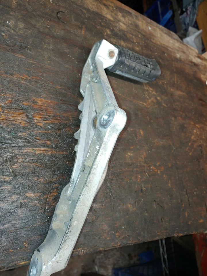 1983 1984 1985 Honda nighthawk 650SC left rear foot peg with exhaust bracket - Image 4 of 4