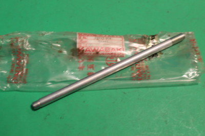KAWASAKI NOS - SWING ARM SHAFT - C2 - G3 - KV75 - MT1 - 33032-008