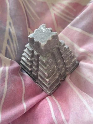 Geschnitzter Stein Pyramide Tempel Souvenir Mini Maya Azteken Stil Ornament