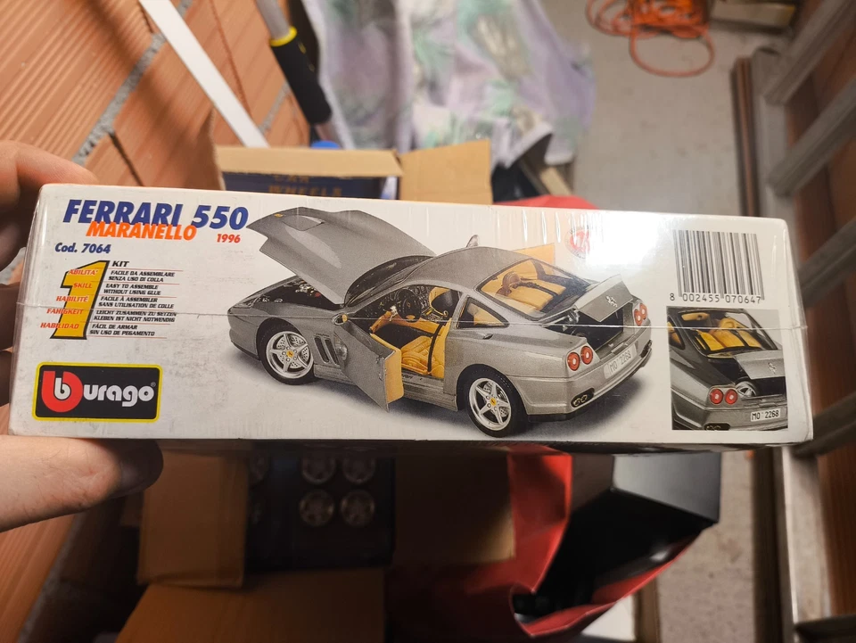  Ferrari Maranello 550 del 1996 - Modello 1:18 della Serie Metall Kit! - Immagine 2 di 3