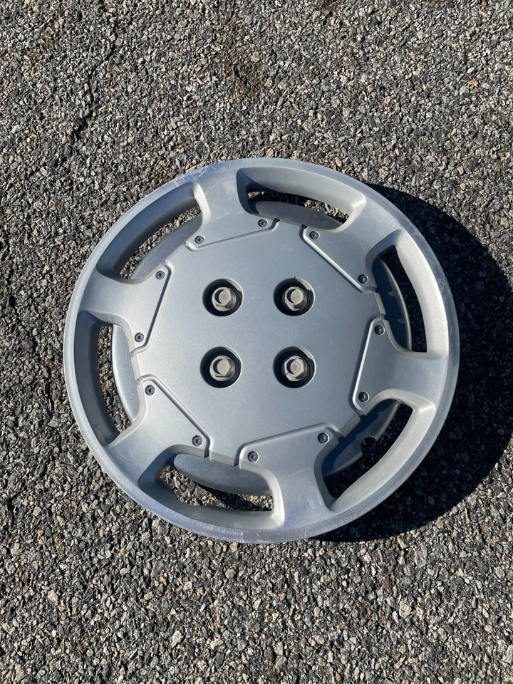 Один подлинный болт серии Saturn S 1991–1999 годов на крышке колеса колпака колеса 14 дюймов - Изображение 3 из 4