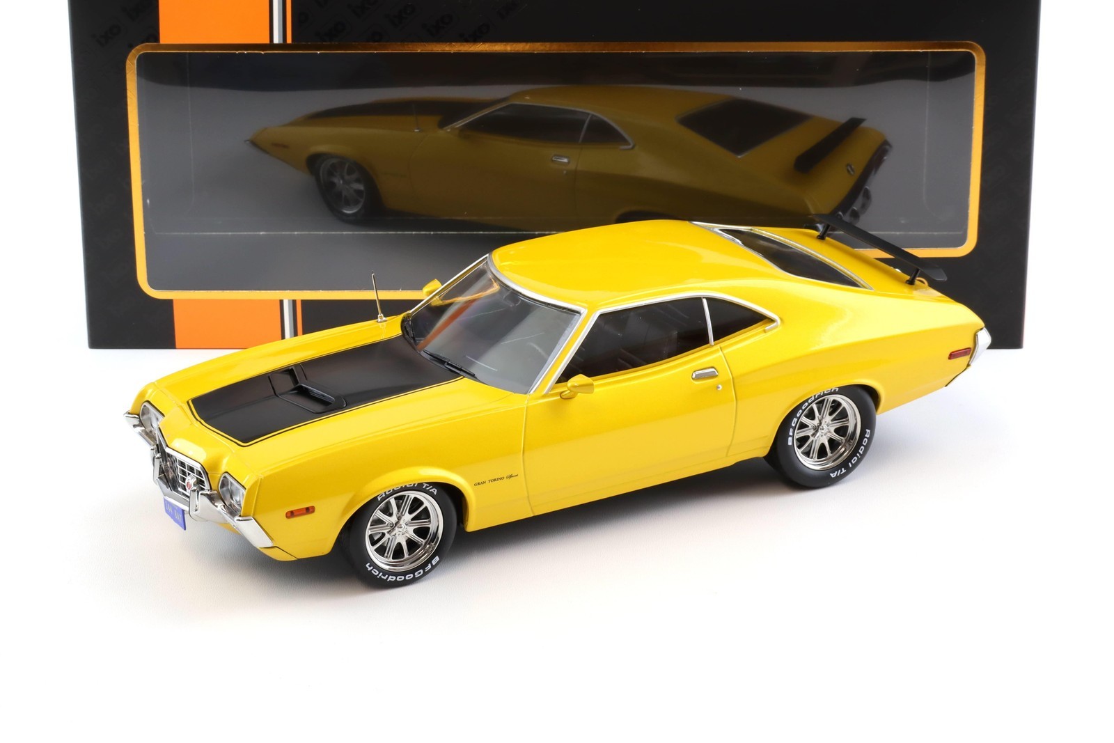 1:18 IXO Ford Gran Torino Sport 2-Door 1972 Yellow Metallic / Matt Black