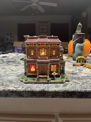 LEMAX Carole Towne Collection 2009 Davidson Manor Lighted