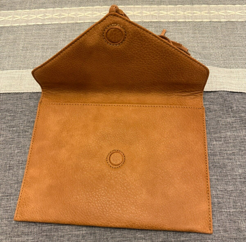 Anthropologie Street Level Umschlag Clutch camelfarben mit Quaste - Bild 3 von 4