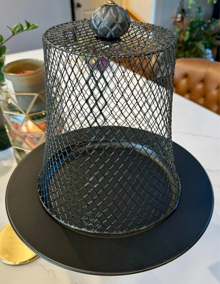 Metal Mate Negro PEDESTAL SOPORTE PARA SERVIR PASTELES Plato Bandeja CARA Hombre Sombrero Cúpula Tapa Foto 4 de 4