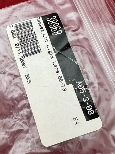 Junta de lente de lámpara de luz de matrícula C3 Corvette 1968-1973 (espuma de esponja gruesa) - Imagen 6 de 7