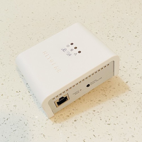 NETGEAR POWERLINE AV 200 ETHERNET ADAPTER XAV101 - Uses Home Wiring for Network - Picture 2 of 10