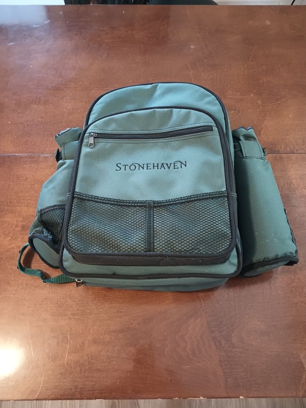 Stonehaven Picnic Back Pack with plates, utensils, cutting board, etc. NWOT