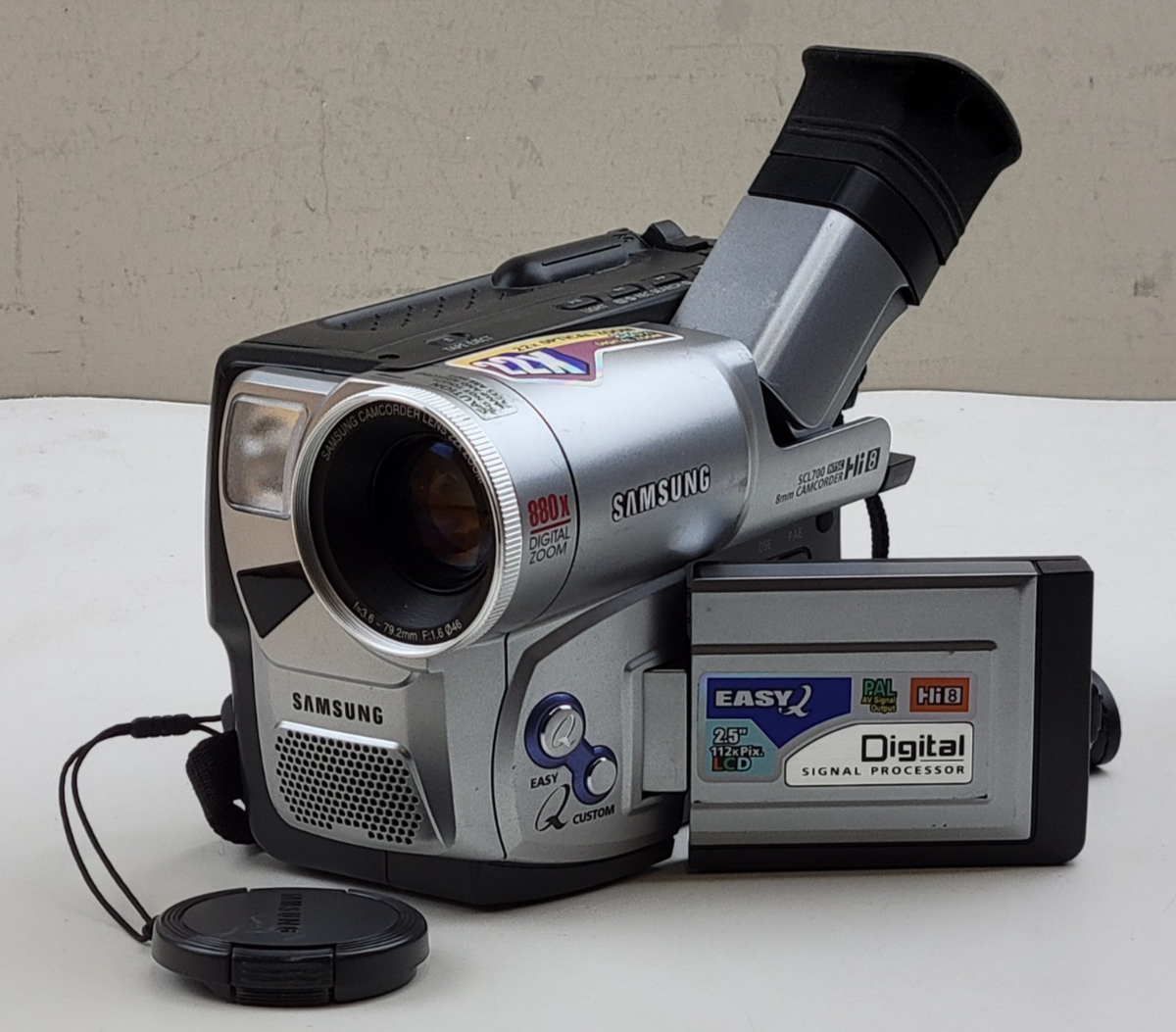 Samsung SCL700 NTSC Hi8 Video Camera Camcorder *DOES NOT POWER - Main Image