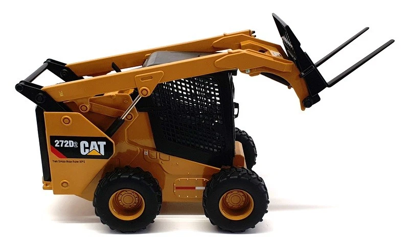Diecast Masters 1/16 Scale 85602 - CAT 272D2 Skid Steer Loader - Image 4 of 4