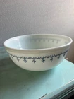 Pyrex blue garden snowflake #404 mixing bowl