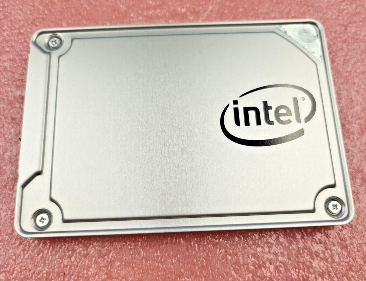 Intel 545s SSDSC2KW128G8 128 GB SATA III 2.5 in Solid State Drive