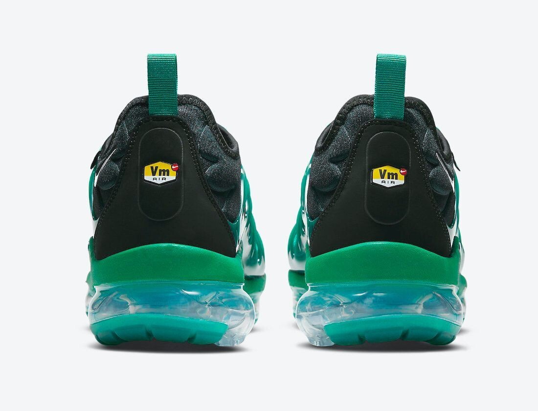 vapormax plus eagles