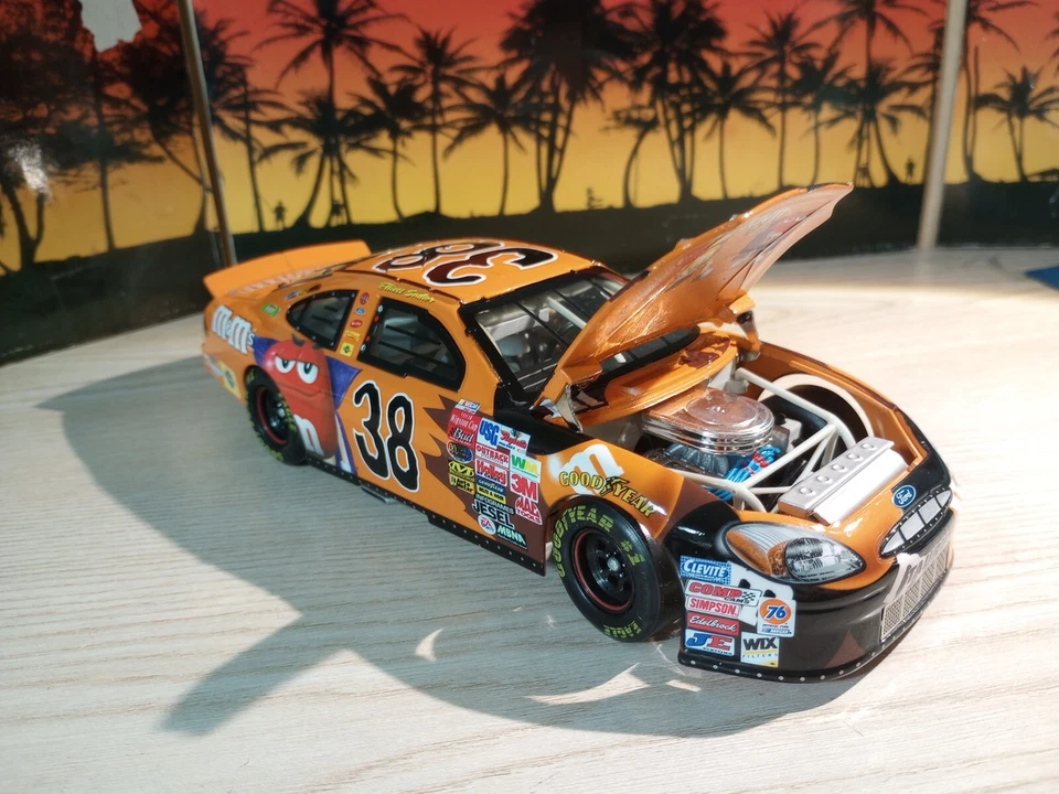 Action Platinum Elliott Sadler 2003 Taurus M&M's Halloween 1 de 480, Banco Foto 3 de 4