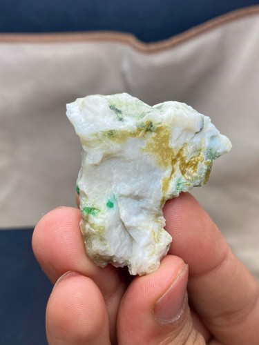 194ct | Pretty Cute Emerald Crystal Grown in Matrix Specimen | Swat, Pakistan. - Picture 14 of 16