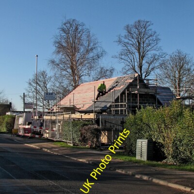 Foto 6x4 Great Shelford: Schiefer auf Granham's Road Der Dachdecker wurde beobachtet i c2016