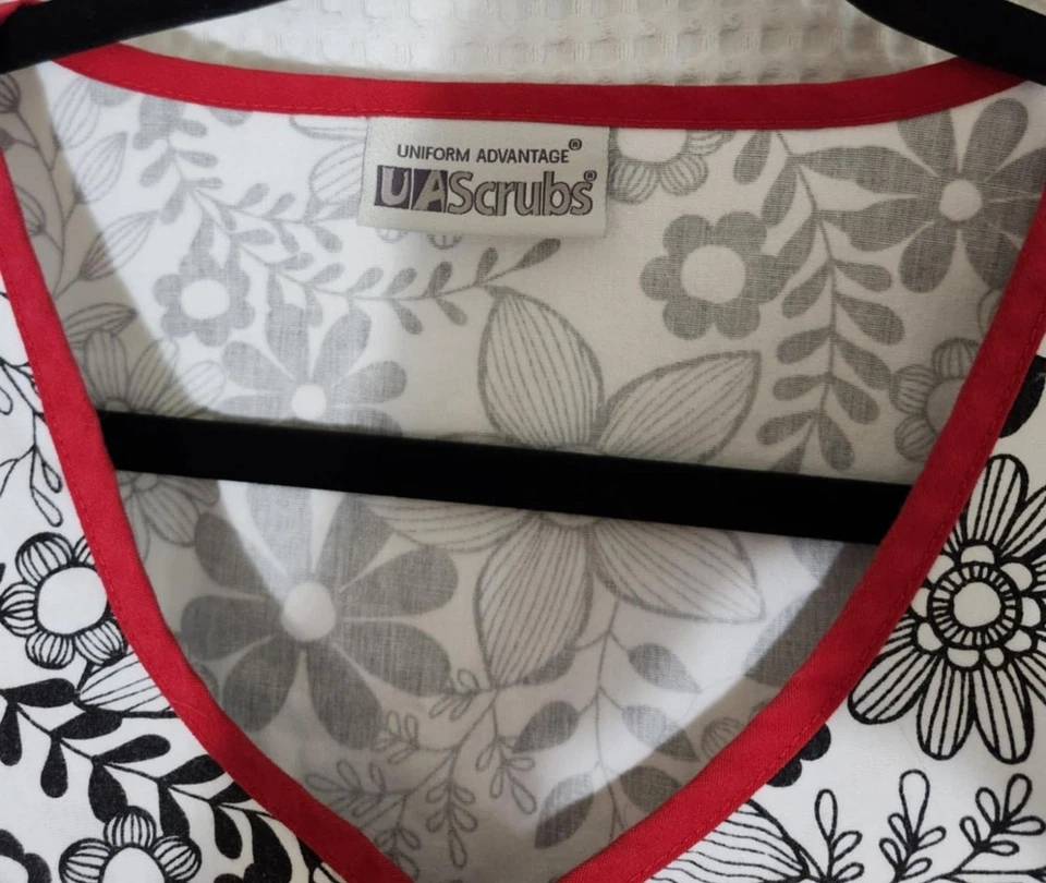 Floral & Abstract Print Womens Scrub Tops Lot Of 3 Pockets Cotton Blend Size M - Image 3 of 4