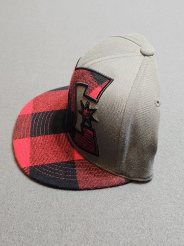 DC Plaid Gray Cap Elastic Back Adjustable One Size Fits - Picture 2 of 9