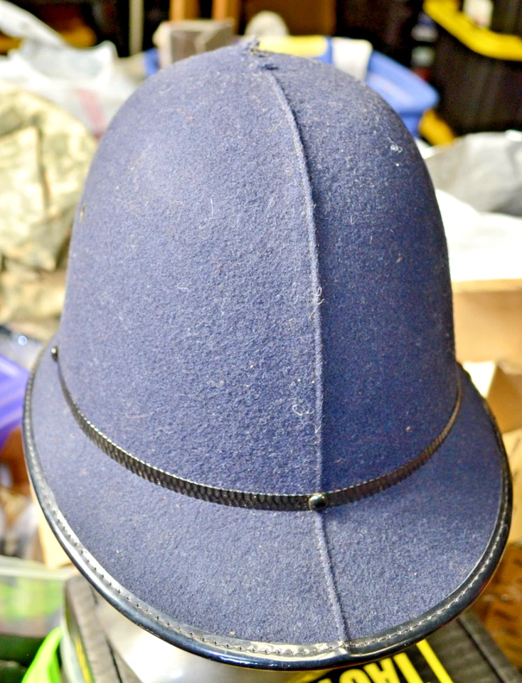 CASCO BOBBY BRITÁNICO POLICÍA DE NORTHAMTONSHIRE. TALLA 58 (7 1/4) Foto 3 de 4