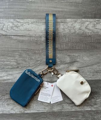 Wallet QUILTING shoulder ポーチ付き／white Lululemon Dual Pouch Wristlet Keychain Wallet Blue and White Gold