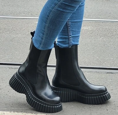 Camper BCN K400726-001 Schwarzer Chelseastiefel für Damen aus Leder