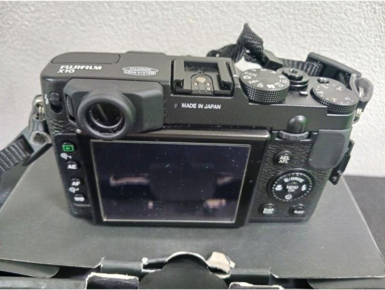 MINT with Box] Fuji Fujifilm X10 Black Compact Digital Camera 12.0
