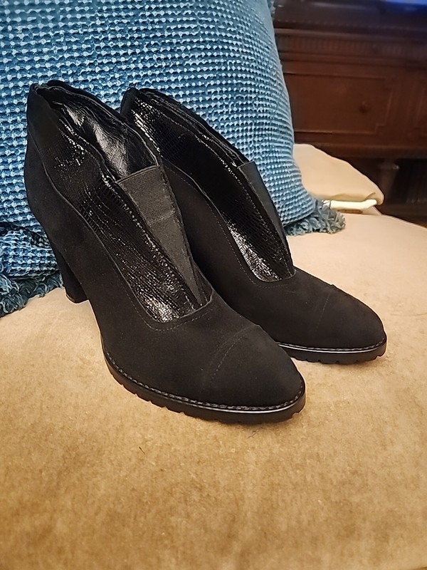 Dana Davis Tan Black Suede Leather Ella Ankle Boot Pull On Heel 9.5B  ITALY 