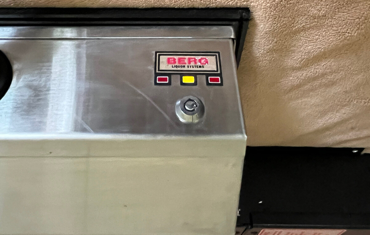 Berg Laser 1600 Monitored Drink/Liquor Dispensing System, ECU, Key+Power Cord
