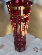 Sehr Schöne Aufwendig Geschliffene Böhmische Vase Rubinrot Glas Goldrand