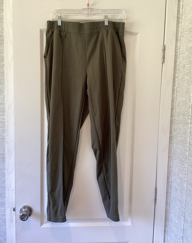 Mondetta Women's Green Solid Flat Front Pull On Pants Pockets L